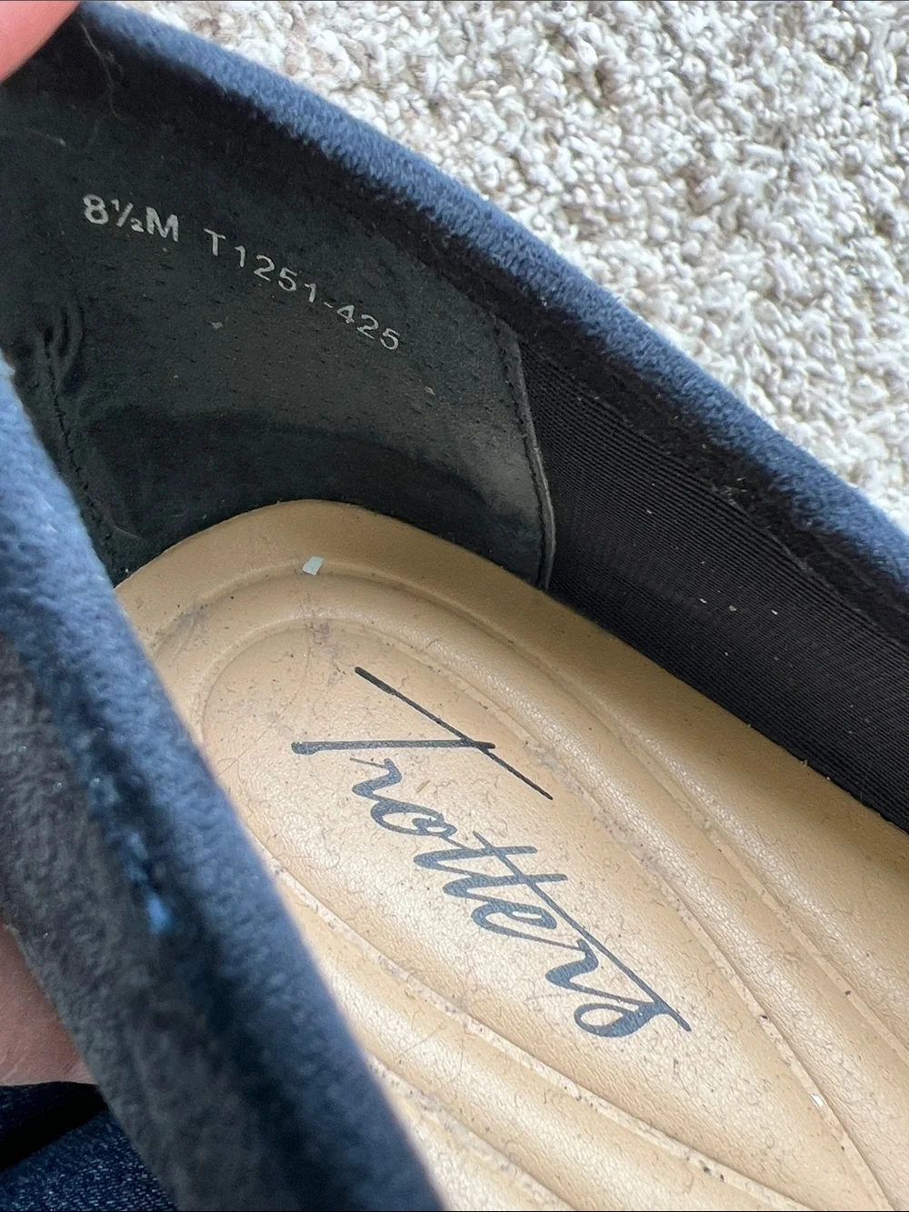 Trotters Women's Sizzle Ballet Flat In Navy Size 8.5